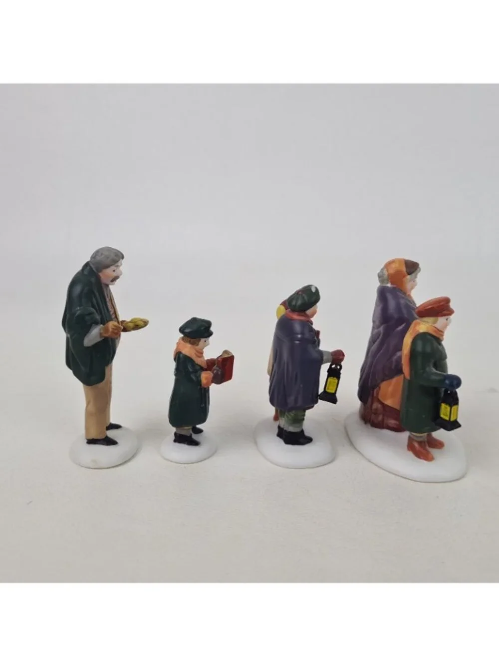 Department 56 Carolers On The Doorstop Set 5570-0 Heritage Village Christmas